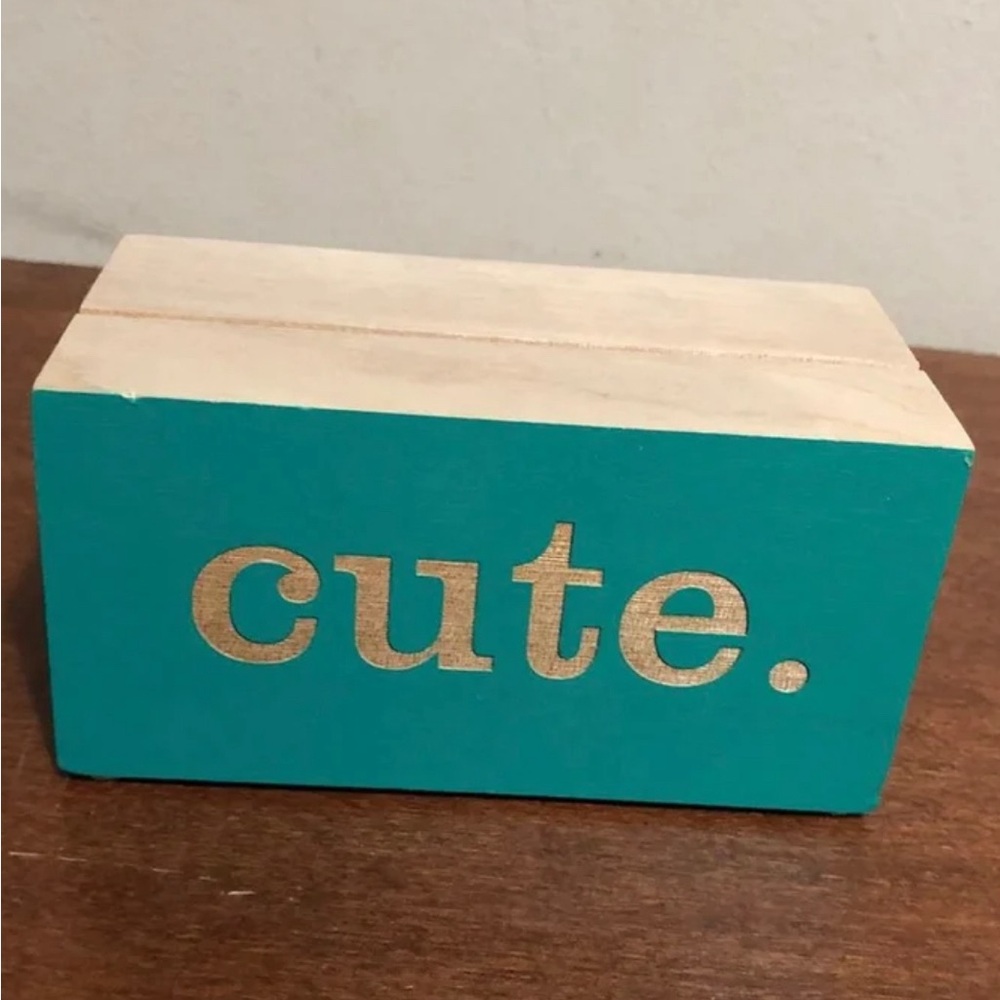 Wood Cute picture holder in turquoise